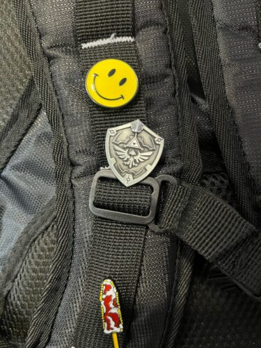 Click to view full screen Pin Metálico De The Legend Of Zelda Escudo Hylian Mate photo review