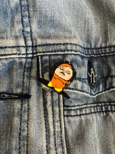 Click to view full screen Pin Metálico De The Office Dwight Staying Alive photo review